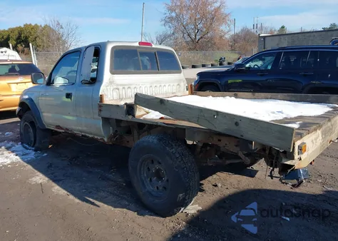 2001 Toyota Tacoma Base V6 z USA, uszkodzony, nr VIN 5TEWN72N11Z801597